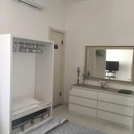 Charlottemaison לינה וארוחת בוקר קליארי